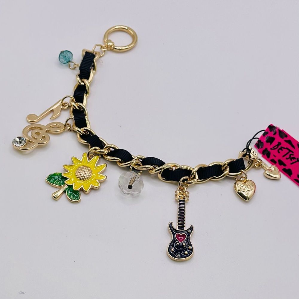 NWT Betsey Johnson Guitar Treble Clef Music Note Heart Arrow Charm Bracelet - Picture 8 of 9